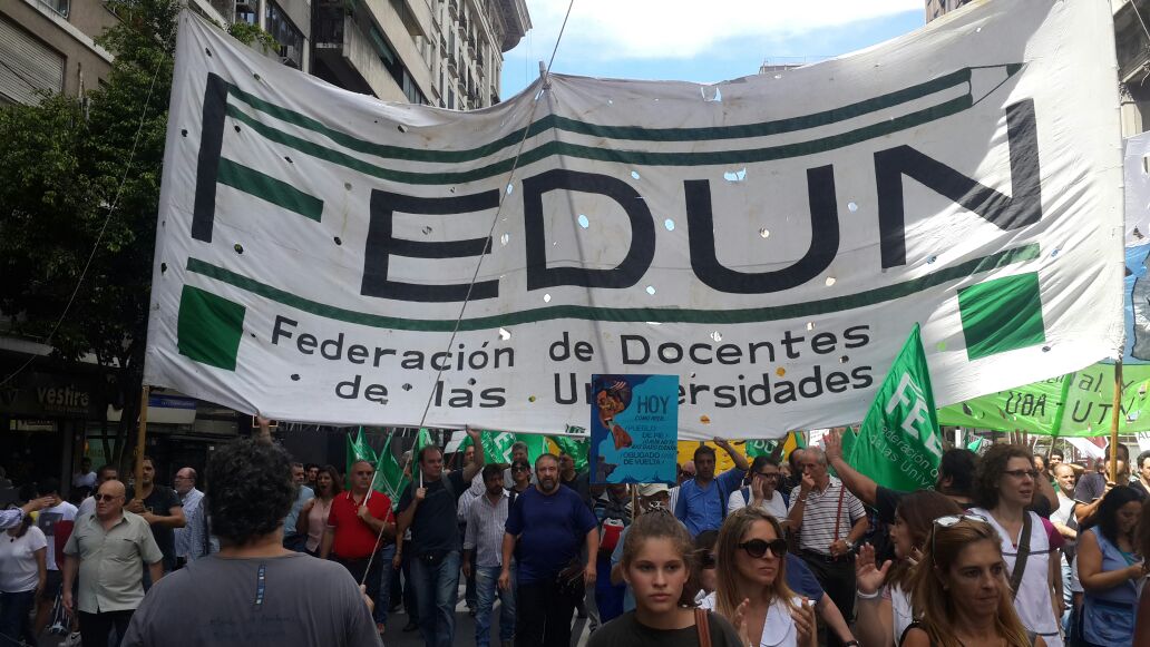 Continuamos reclamando por nuestros salarios (5 y 6 de abril)
