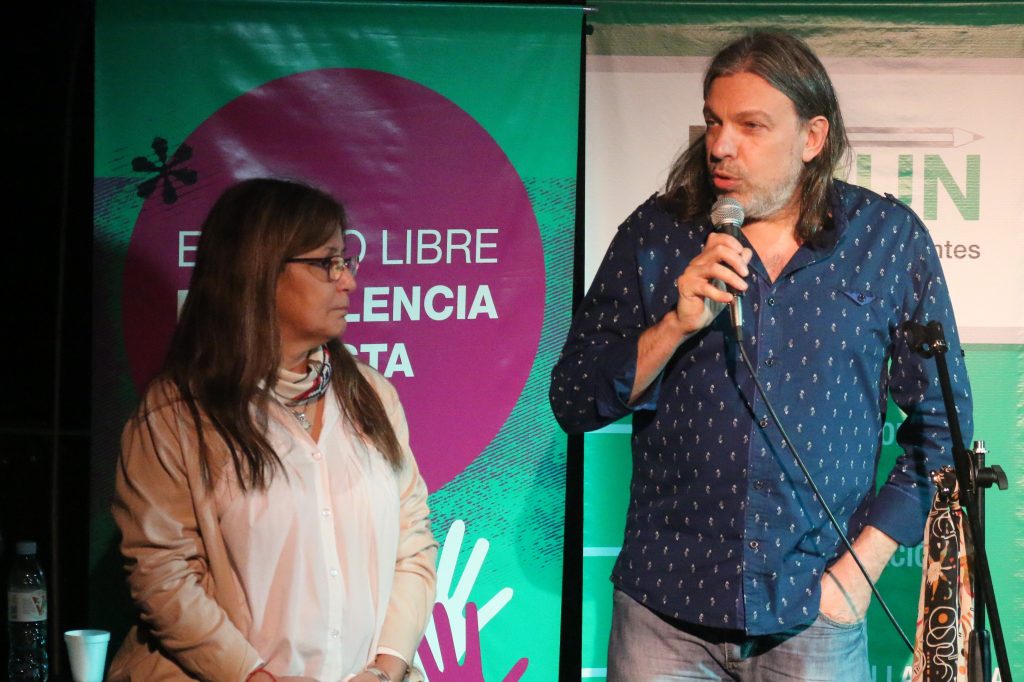María Rosa Yorio cerró el curso “Rockeando en castellano” con un recital en el Centro Cultural El Sábato