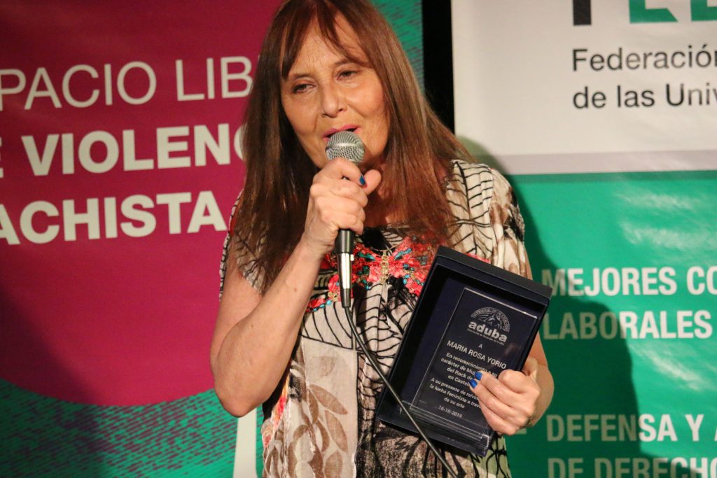 María Rosa Yorio cerró el curso “Rockeando en castellano” con un recital en el Centro Cultural El Sábato